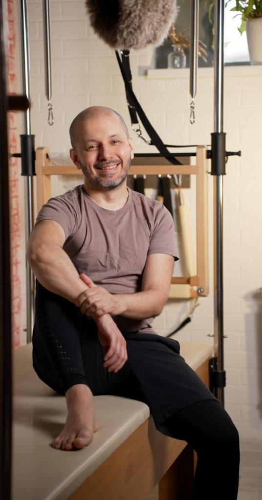 Портрет тренера студии DOM Pilates Константин Медведев